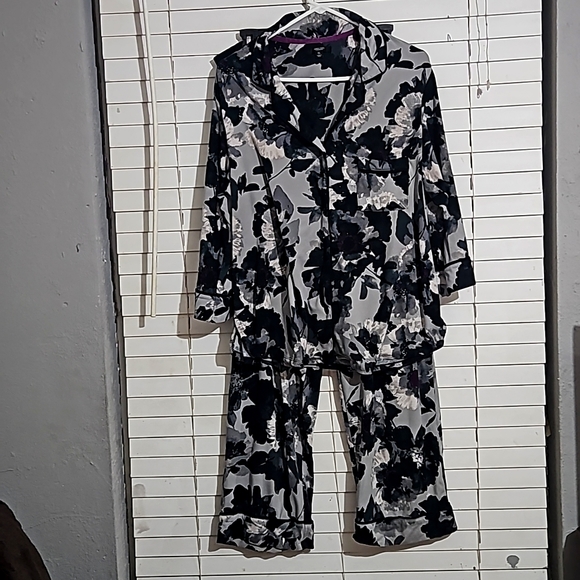 Vera Wang Other - Simply Vera Wang pj set